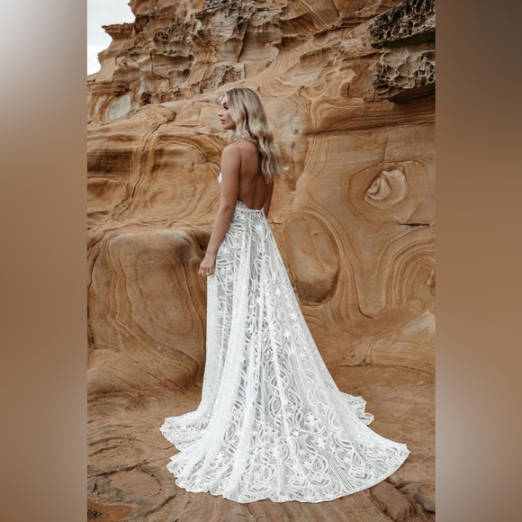 Lovers Society LEVI Wedding Gown - Picture 3 of 9